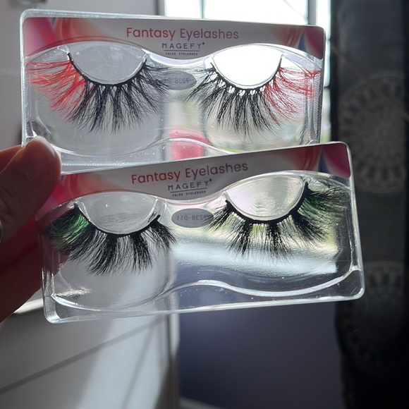 Lashes ❤️💚 - Picture 2 of 2